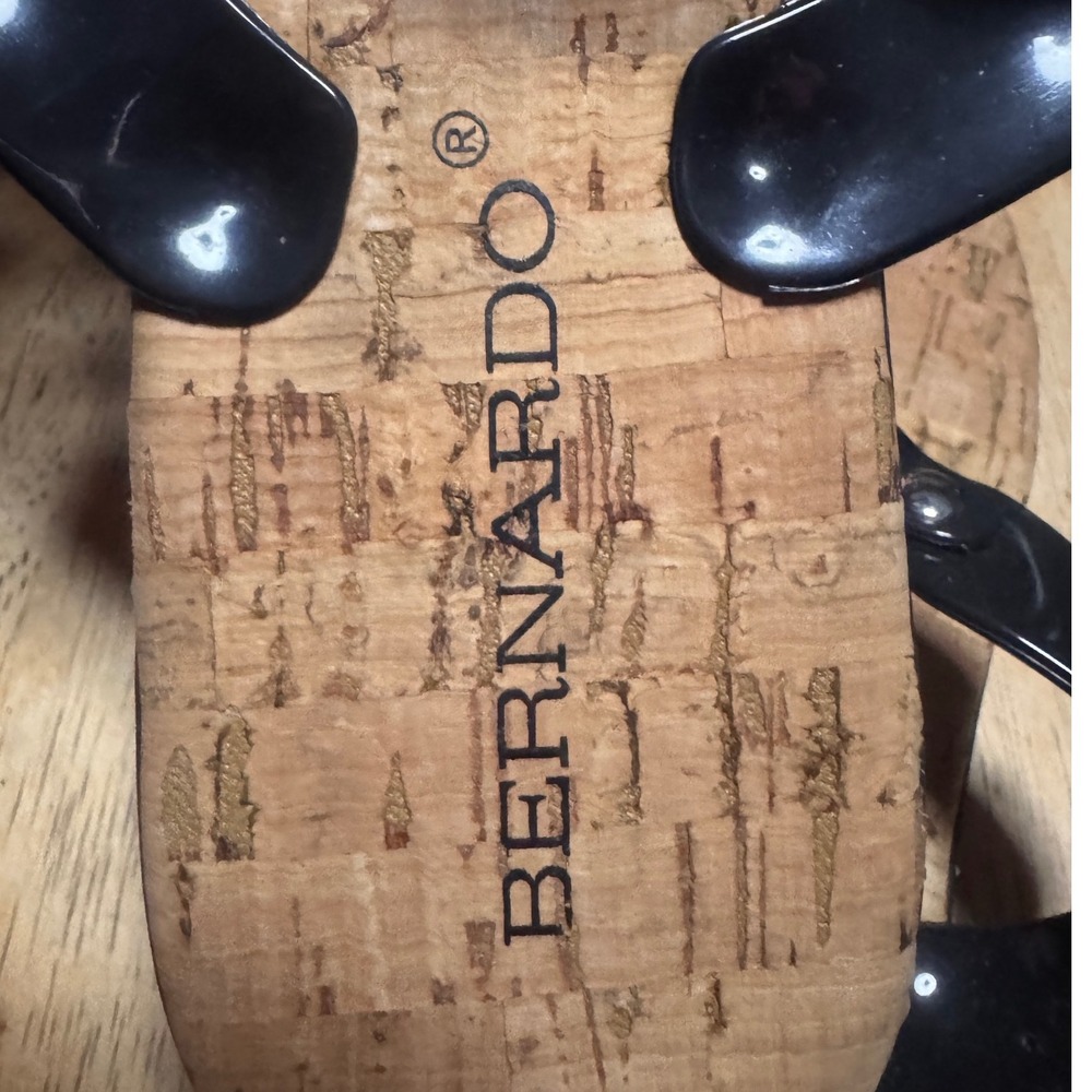 Bernardo Cork Sandals Black Ring Accents Thong Flip Flops Summer Shoes Size 9 - Picture 2 of 4